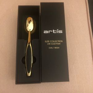 Artís Elite Collection Oval 7 Makeup Brush - NIB
